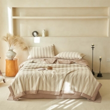 红豆家纺精梳锦棉四件套
（花色：沁心印象) 被套 200*230cm
床单 230*230cm
枕套 48*74cm*2 HDT26301